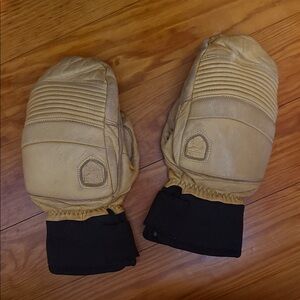 Hestra women’s mittens -Tan Leather Mittens - small